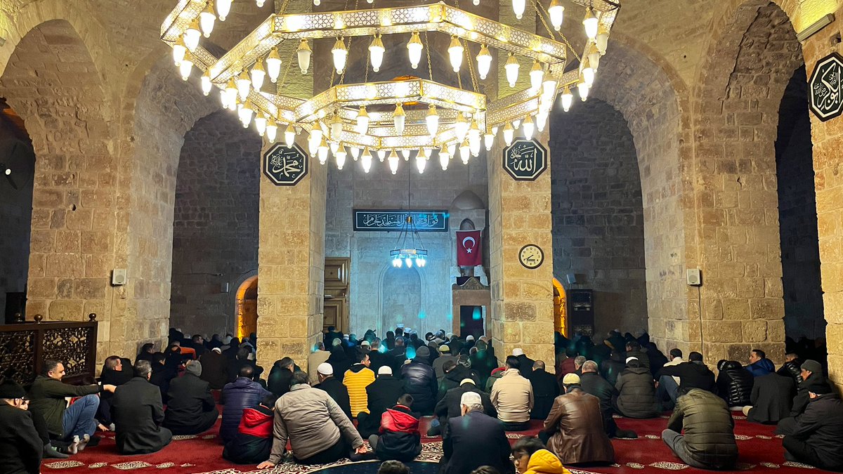 msabriyilmaz's tweet photo. Hoşkadem Camii’nde 
Vakt-i Seherde Sabah Namazı Buluşmamız
Rabbimiz Seher vaktinde ellerini açan bütün mü'min kardeşlerimizin duâ'sını namazını ibadetlerini kabul eylesin günahlarımızı affeylesin İnşallah.
#Kozan #HoşkademCamii https://t.co/dcZJv25ngL