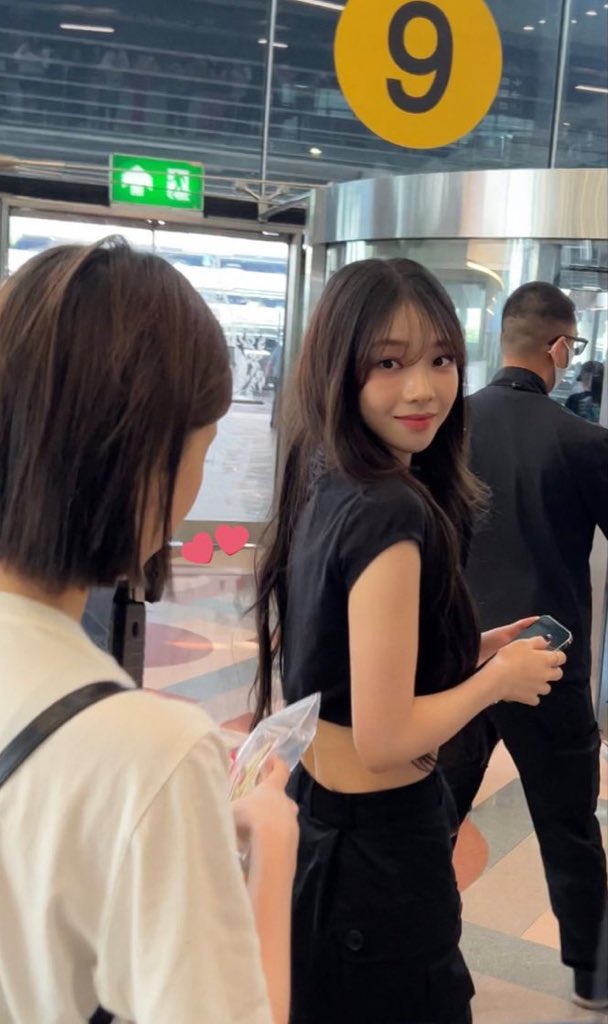 hourly karina tweet media