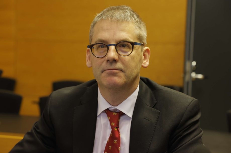 TallbarFIN's tweet photo. Herman Ljungberg, lawyer for the shipping company that owns the Eagle S:

"Actions of the Finnish authorities can be classified as hijacking.

Breaking of the cable is "a perfectly normal maritime law event that has reached too great proportions"

Ljungberg is no doubt paid by 🇷🇺 https://t.co/JfnkqxiEsZ