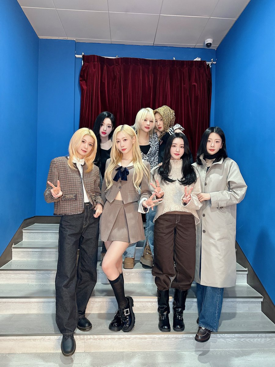 hf_dreamcatcher's tweet photo. [✏] 25.01.05 사운드웨이브, 메이크스타 팬사인회❣

올해 처음 만난 인썸니아💕
2025년도 재밌게 보내자~❤️‍🔥 

#드림캐쳐 #Dreamcatcher https://t.co/29T5lq4rPx