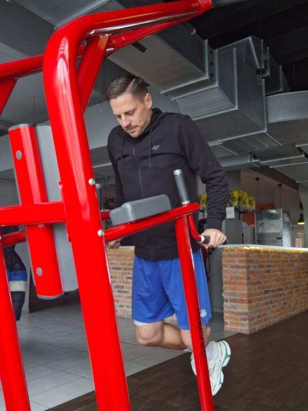 TSP_SA's tweet photo. #TeamGaszek czy #TeamBiery? Jaką formę aktywności wybieracie: 🏋️‍♂️ trening na siłowni, czy, pomimo zimy, w Beskidzkim krajobrazie?🏃‍♂️🗻
🔴⚪🔵 https://t.co/NvKmK0AQ5Z