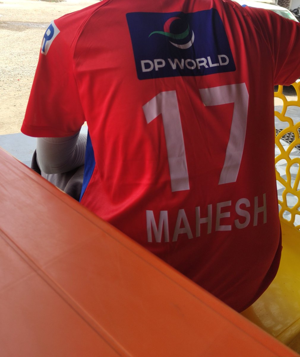 nagpurmirchi's tweet photo. Chased 93 today in 6 overs. I have hit 5 sixes today scoring 40+ and finished with a winning four not out. Lost the final but the satisfaction 😌. Won't sleep tonight #MN17 https://t.co/Ii1DXbU54Z