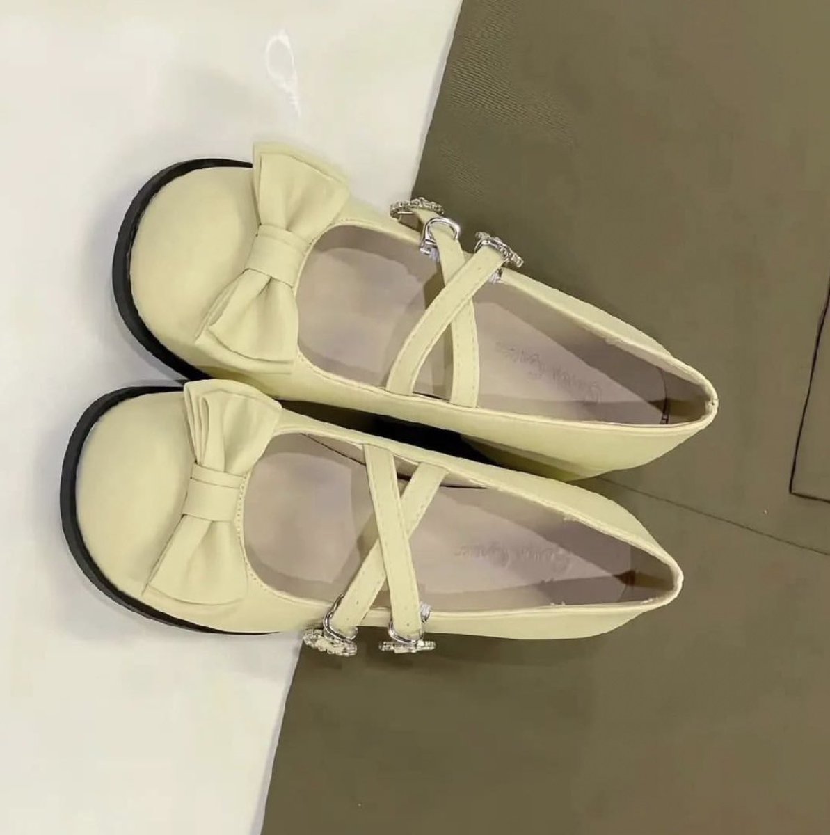roxysshi's tweet photo. Mau spill beberapa Flatshoes gemesh yang bisa dipakai buat main atau ke pesta juga cocok karena cantik dan imut 😍 💕 https://t.co/Ekm893I86e