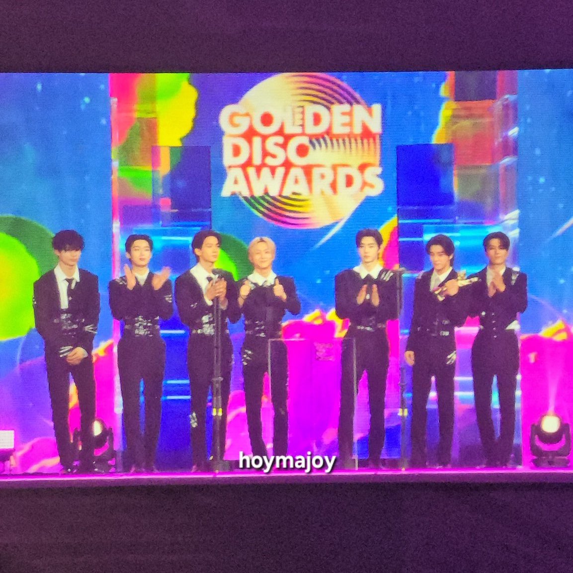 nics 𝜗𝜚 tweet media