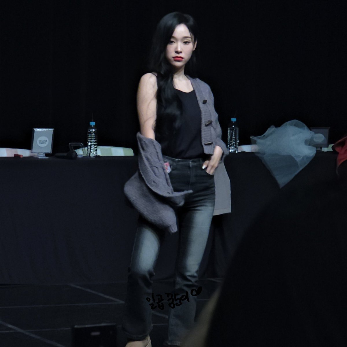 gahycentric's tweet photo. YALL AJAKAKAKANAK https://t.co/FG96DaZjj0