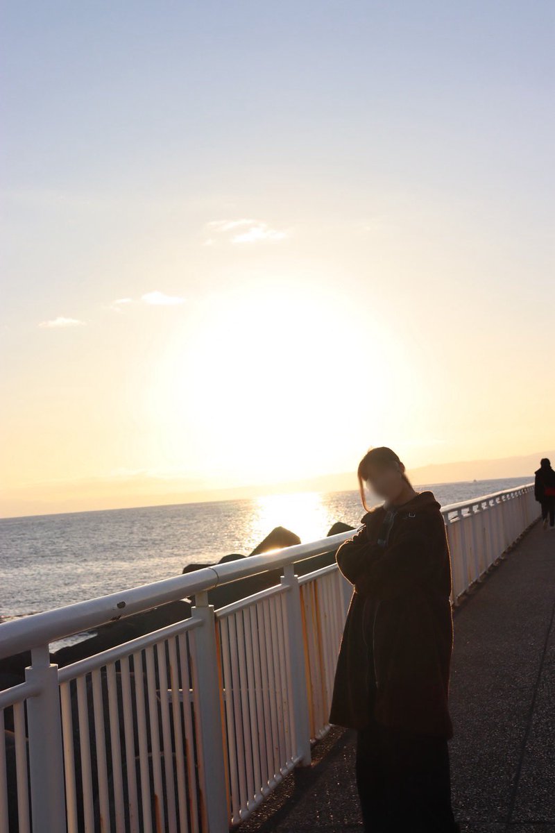 彼女と一緒に年越し> < ♡
江ノ島神社に初詣行った〜⛩✨
お揃いの靴とお揃いのお守り🎶