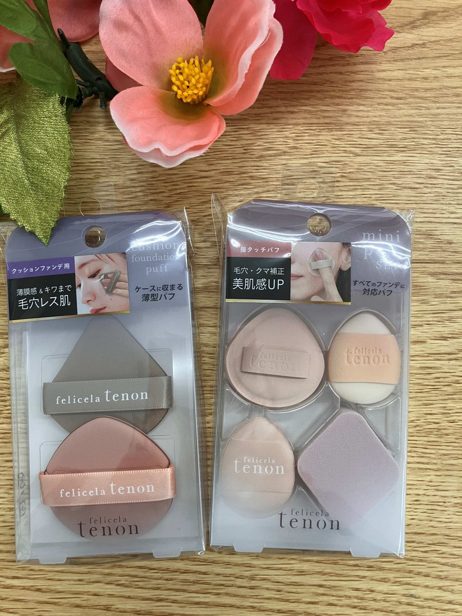 t_hirosakicosme's tweet photo. 【新商品】
＃フェリセラテノン　＃クッションファンデパフ
＃指タッチパフ（4種セット）
メイクは道具で変わる⚡️
「キワ」で決まる毛穴レスな美肌感✨
小鼻のキワやおでこのキワまで、パフで薄膜に仕上げ、化粧崩れ防止に⚡️
ケースに収まる薄型タイプ🙆‍♀️
＃プチコレ弘前店 https://t.co/VXuNSOS4Xw