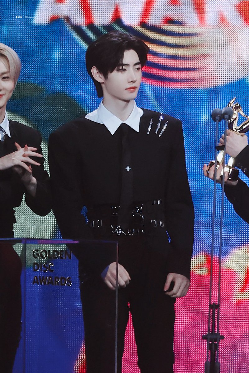 𝑰𝒄𝒆 tweet media