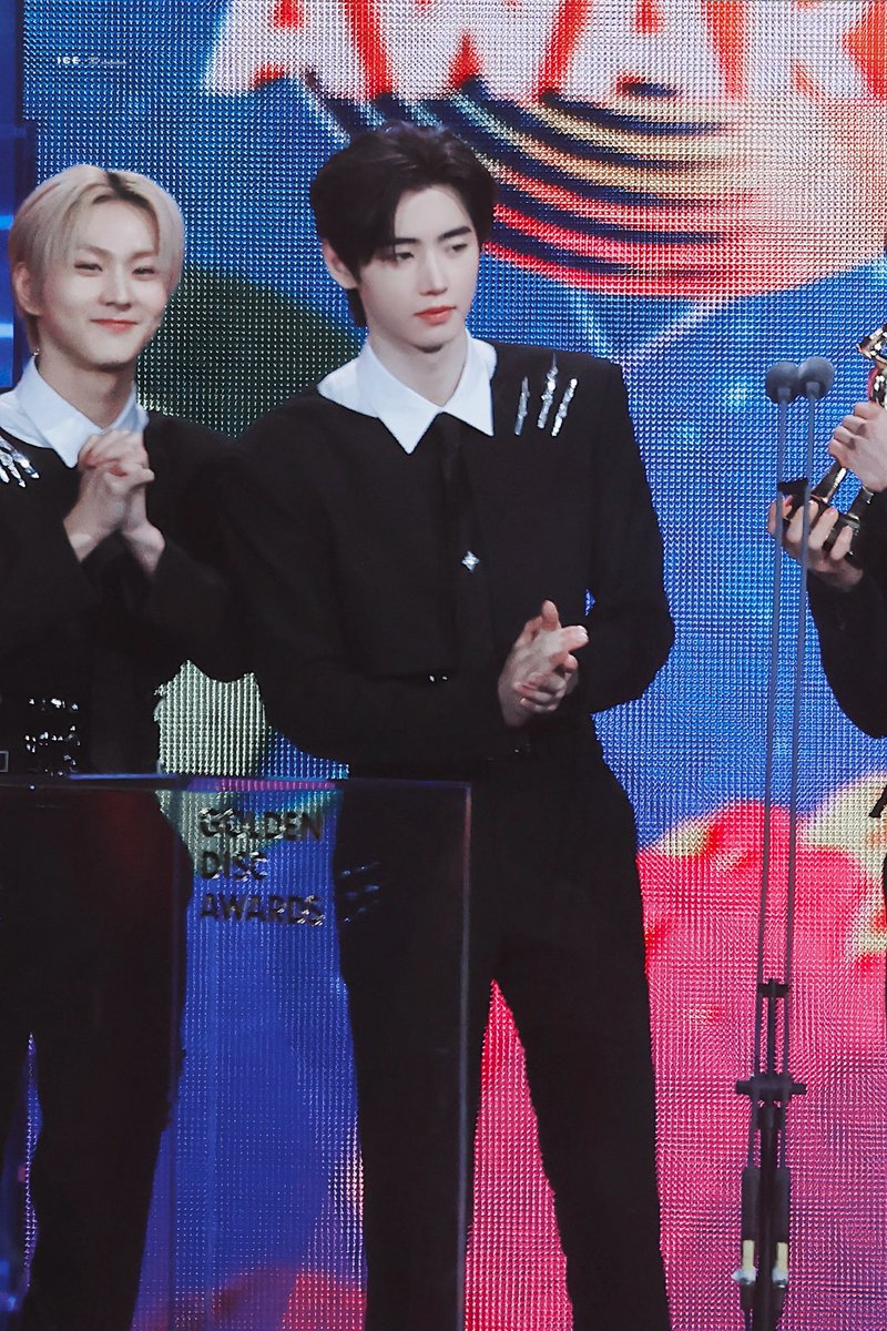 𝑰𝒄𝒆 tweet media