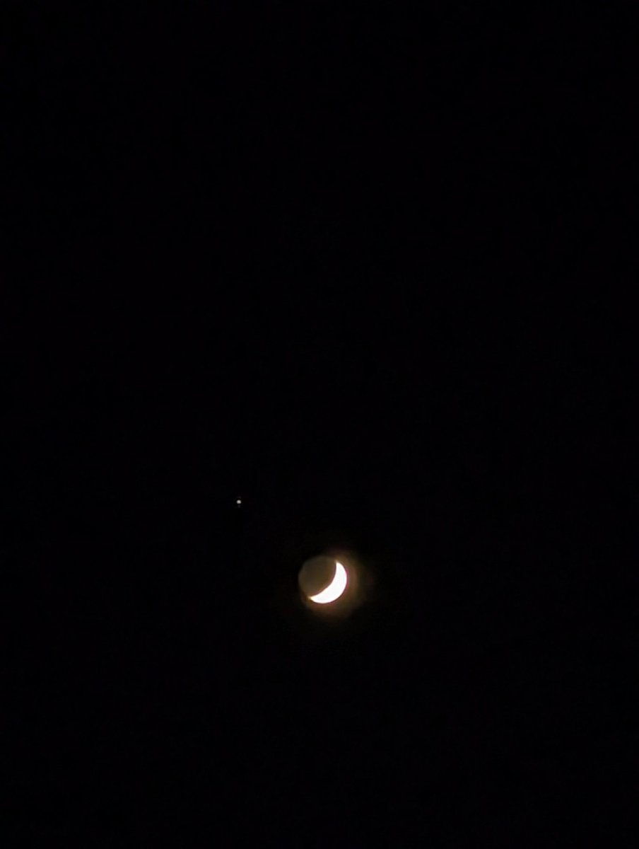 crosshairs111's tweet photo. #saturn &amp; #moon

#nightsky #celestialbeauty #stargazing #planetaryview #astronomylover #cosmicwonder #lunarmagic #ringsandsky #naturephotography https://t.co/rbJqetG3EG