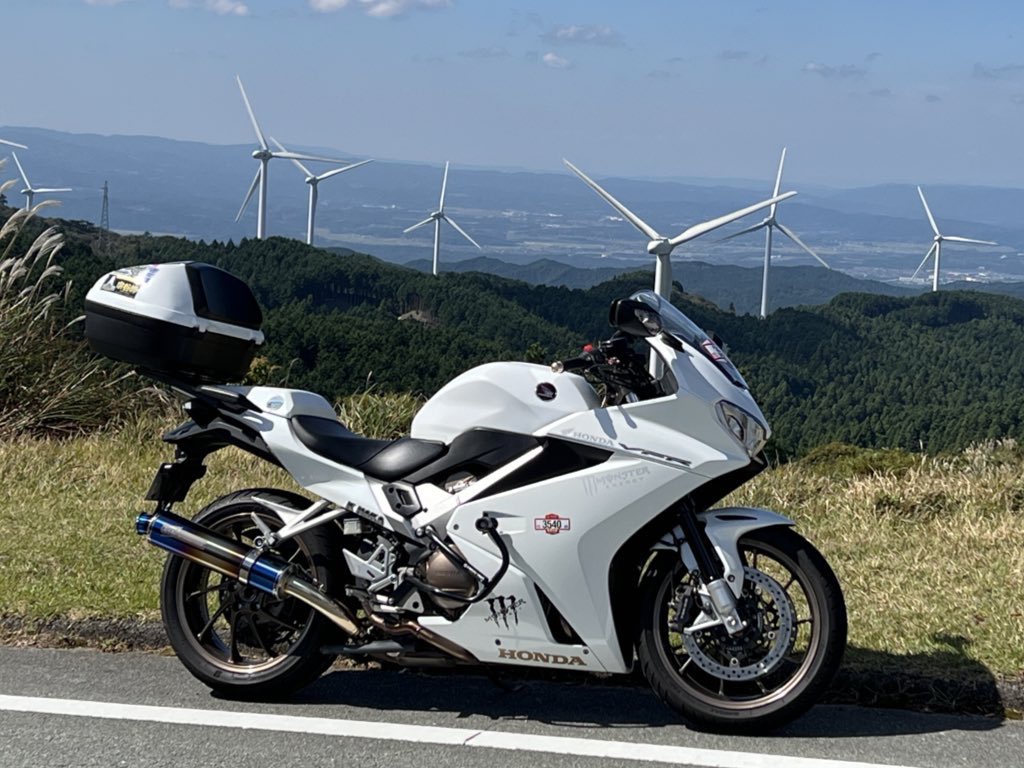 nakabikecamp's tweet photo. 改)
#バイク乗りとして軽く自己紹介 

名前:NAKA
性別:🚹
住み:三重
車種:VFR800F   N-VAN
好き:ツーリング／キャンプ／空手／筋トレ

バイク旅 キャンプ動画もUPしてます😄
　　⬇️
https://t.co/MLPzZMMxvn

#バイク好きな人と繋がりたい
#キャンプ好きな人と繋がりたい https://t.co/qFSEcQFBpo