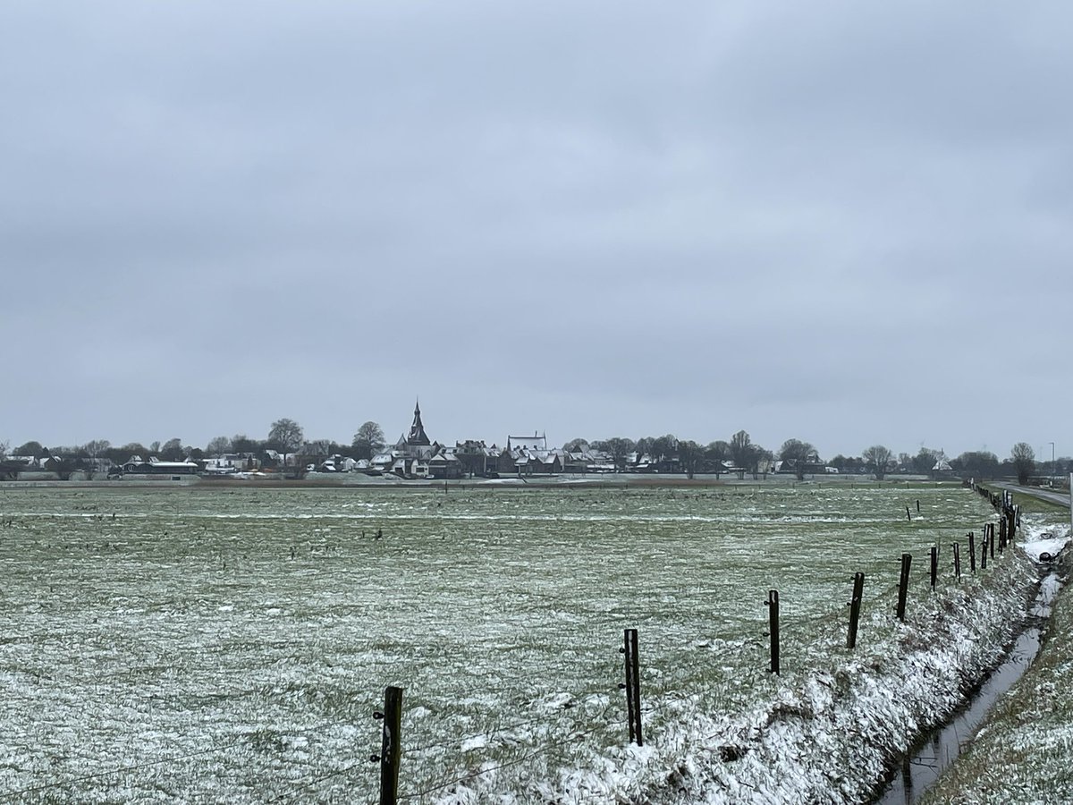 Runningsjaak's tweet photo. Zicht op Hattem 😍 #whilerunning 🥶 https://t.co/rJwtrTlJPs
