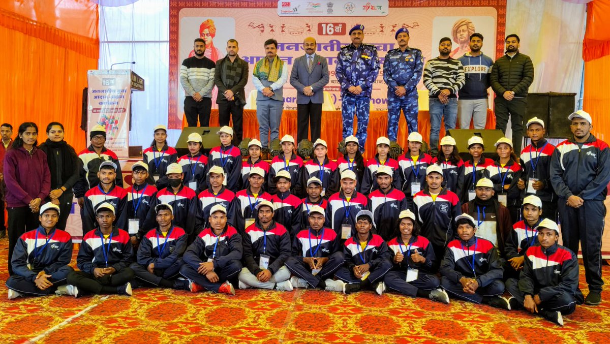 prakashdips's tweet photo. Chief Guest in Mera Yuva Bharat (NYK), Lucknow..
Delivered a motivational speech to 200 young boys & girls from tribal districts of Kalahandi, Kanker, West Singhbhum & Balaghat..
Students asked good questions..
#MotivationalSpeech
#DisciplineinLife https://t.co/9N1ryJieiR