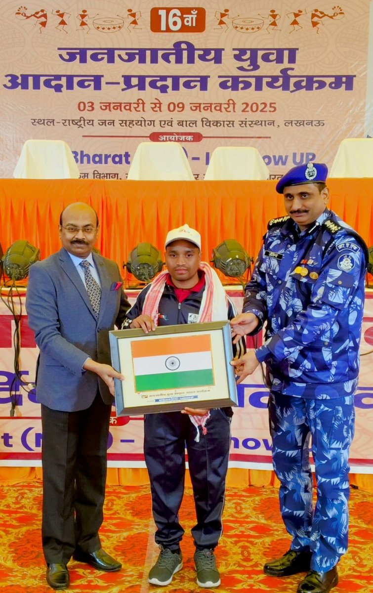 prakashdips's tweet photo. Chief Guest in Mera Yuva Bharat (NYK), Lucknow..
Delivered a motivational speech to 200 young boys & girls from tribal districts of Kalahandi, Kanker, West Singhbhum & Balaghat..
Students asked good questions..
#MotivationalSpeech
#DisciplineinLife https://t.co/9N1ryJieiR