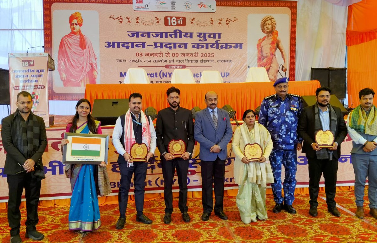 prakashdips's tweet photo. Chief Guest in Mera Yuva Bharat (NYK), Lucknow..
Delivered a motivational speech to 200 young boys & girls from tribal districts of Kalahandi, Kanker, West Singhbhum & Balaghat..
Students asked good questions..
#MotivationalSpeech
#DisciplineinLife https://t.co/9N1ryJieiR