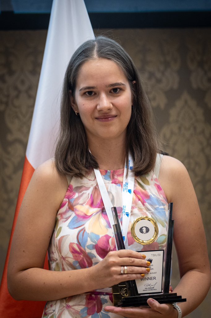 OnTheQueenside's tweet image. Congrats to Alina Kashlinskaya on winning the 2024 Norm of the Year!! 🥳🎉👏

Kashlinskaya did the unthinkable and earned a GM norm in her first international tournament back as a mom after a whole year off! 🤯

📷: Anna Shtourman
#chess #womeninchess #ChessYearAwards