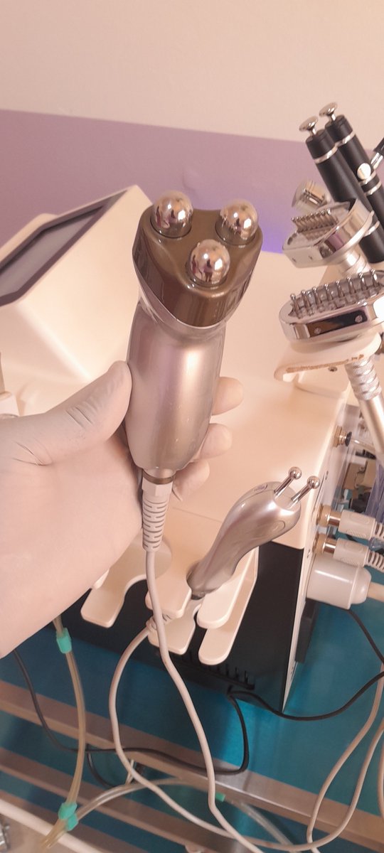Introducing the Glowskin-Oxygen beauty system that operates with 10 wands to rejuvinate, revitilise and maintain your skin. Its your ideal therapy if goal is antiaging, anti-wrinkles, smooth glowing skin, even skin tone, anti-sagging acne control.