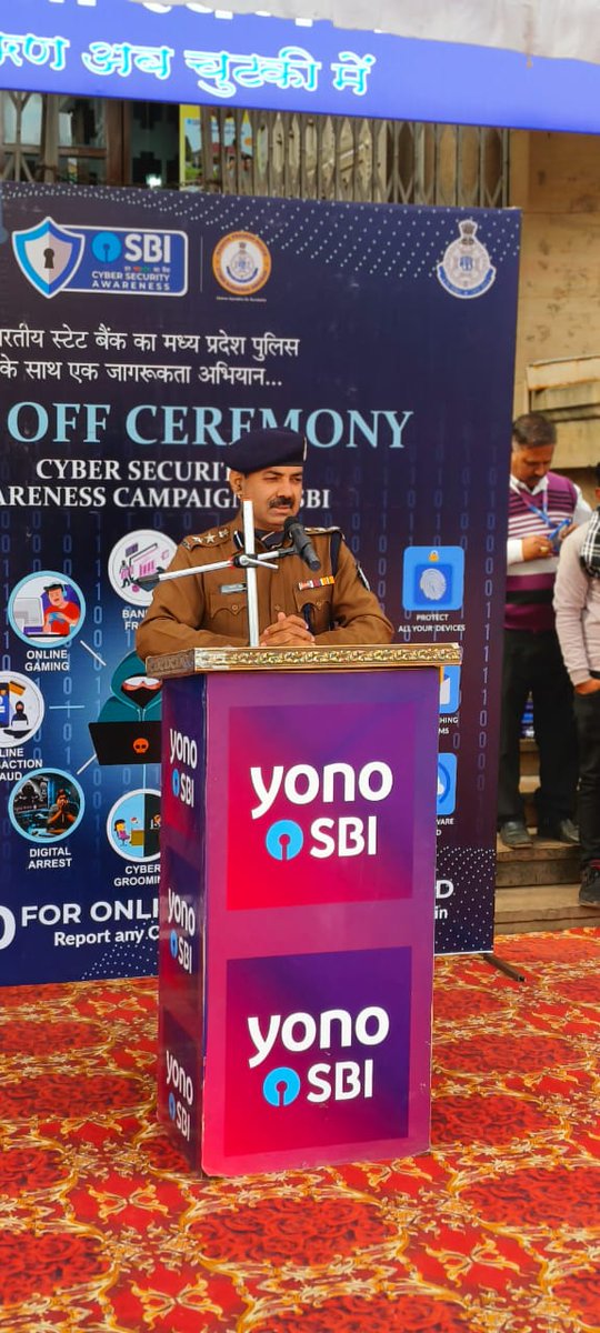 Gwalior_police's tweet photo. एसबीआई और ग्वालियर पुलिस का संयुक्त रूप से ‘‘साइबर जागरूकता रथ"
🔴 आमजन को साइबर अपराधों के प्रति जागरूक करने के लिये जागरूकता रथ को आज महाराज बाड़ा पर आयोजित कार्यक्रम में हरी झंडी दिखाकर रवाना किया।
🔴 जागरूकता रथ द्वारा नुक्कड़ नाटक के माध्यम से लोगों को जागरूक किया जाएगा। https://t.co/P5JAK2Vzsd