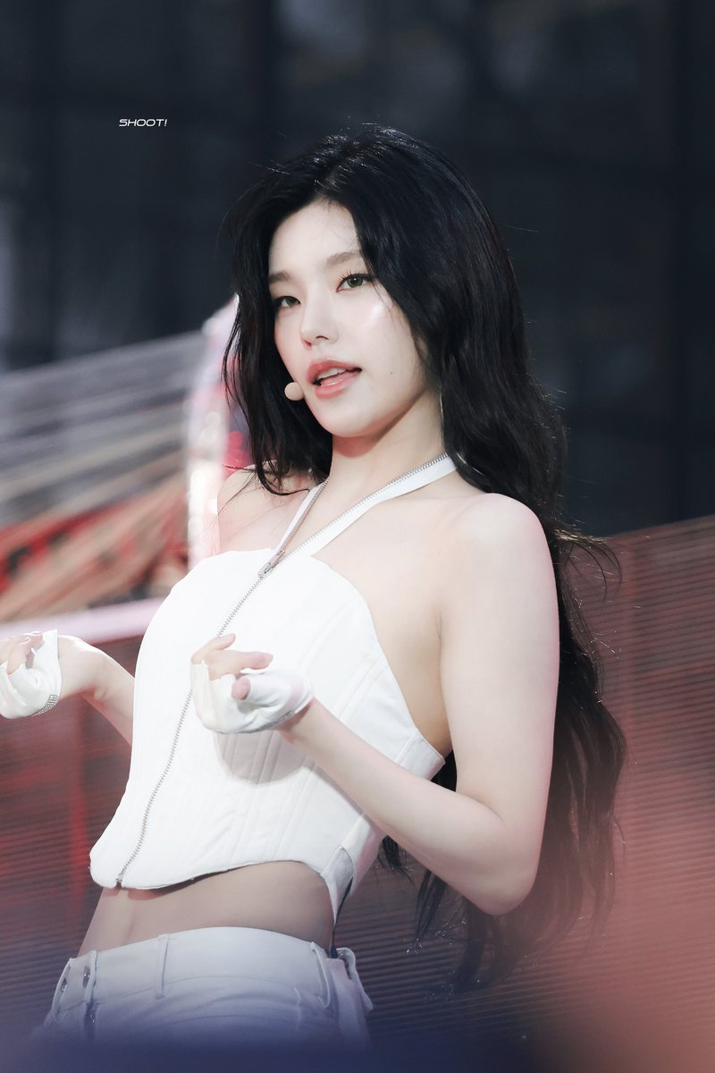 shoot_yeji's tweet photo. 241228
🖤

#있지 #ITZY #예지 #YEJI https://t.co/JAy1XfjWTn