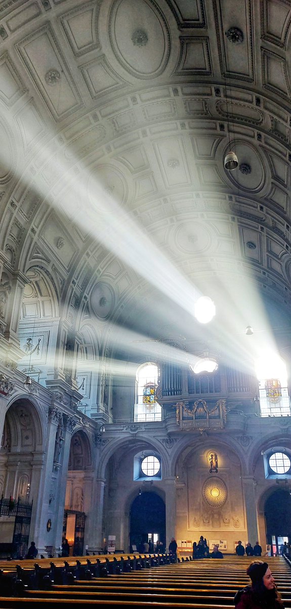 nijhas's tweet photo. St. Michael Church, München. #munich
High, wide, and bright, that's the interior architecture of the church. Sunlight streams into the church, especial from the large front-windows. Beautiful, grande! https://t.co/pz1VezddBS