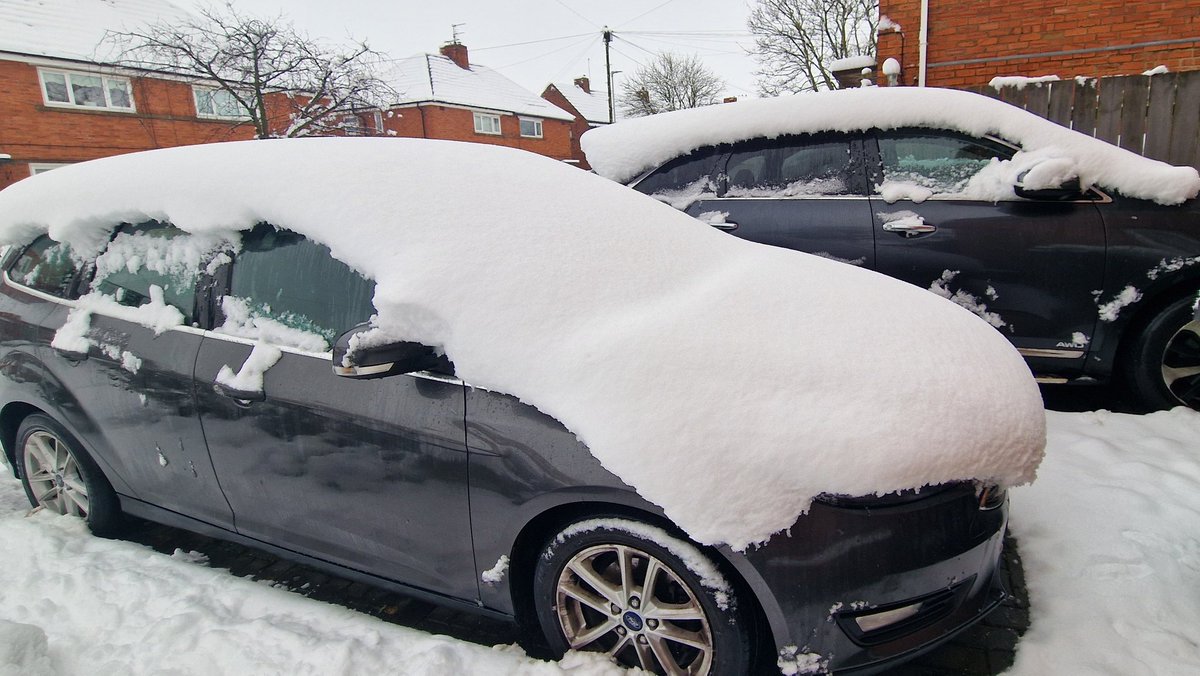 Can I have a day off tomorrow. We're all snowed in and its bitter cold out.. Going to take me all of 15 mins to clear a car off 🤣🤣🤣