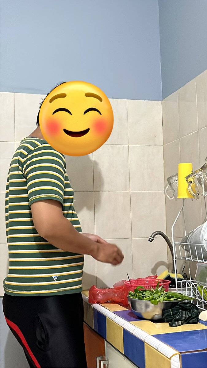 chikkascania's tweet photo. Masak lagi tapi dibantuin swami, 10 menit aja kaki gue gemeter wkwk masyaaallah ye🙂‍↕️ https://t.co/NunCdAOgZT
