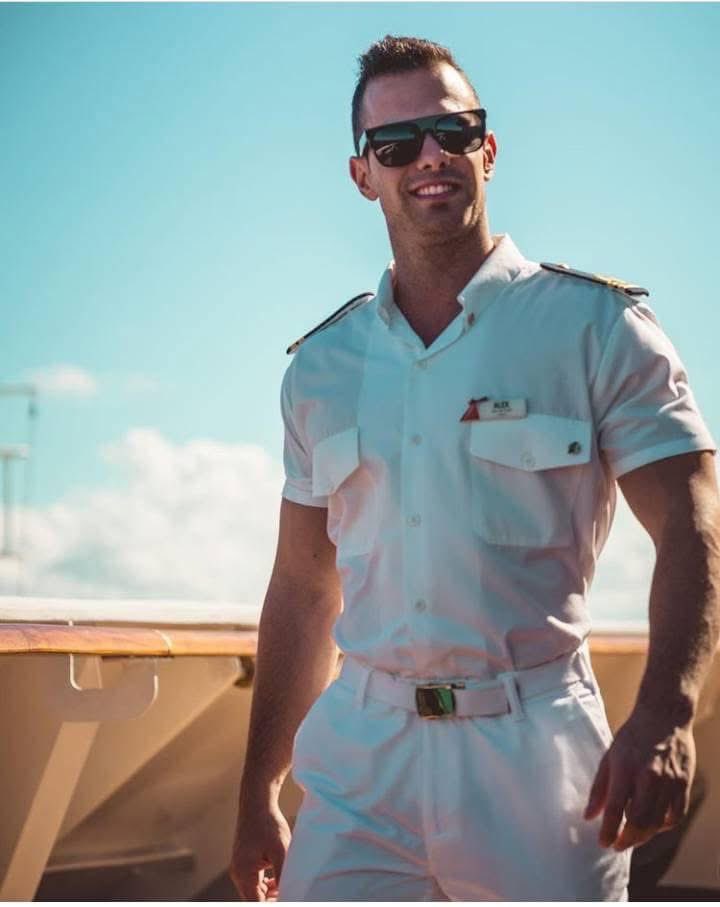 AlexDimensions's tweet image. All those hours of being sick and uncomfortable were only a distant memory now and totally worth it for 40 minutes of a glorious encounter with this gentle giant of the sea."