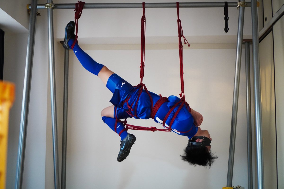 オーバヘッドキック
overhead kick⚽️

Model:<a href="/ryomi_uni41/">りょみ</a> 
🪢📸:<a href="/74nogombe/">カズ🌱縄-kazu-</a>