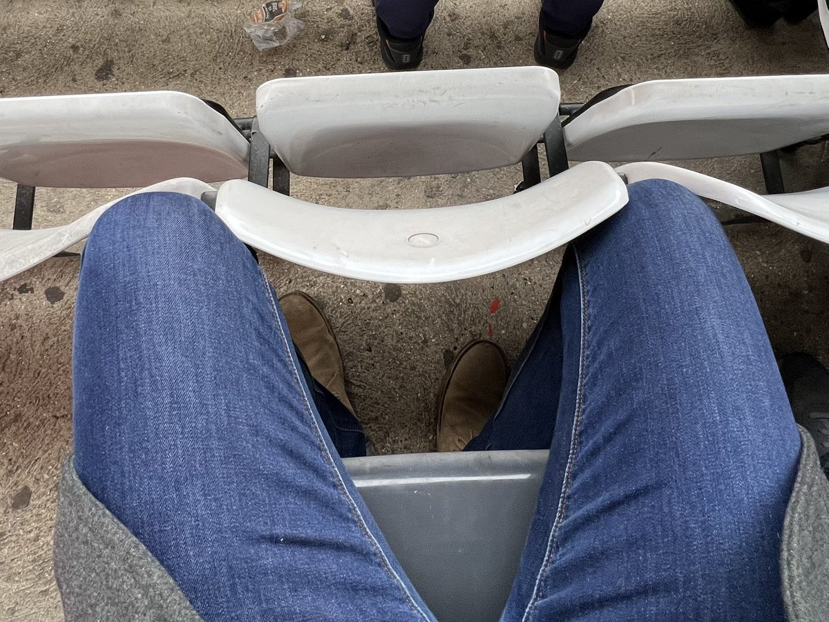 rossTheTwit's tweet image. My legroom in the Jimmy Seed stand at The Valley yesterday! Sort it out @CAFCofficial! #charltonathletic #thevalley #thejimmyseedstand #efl #leagueone #charea #readingfc