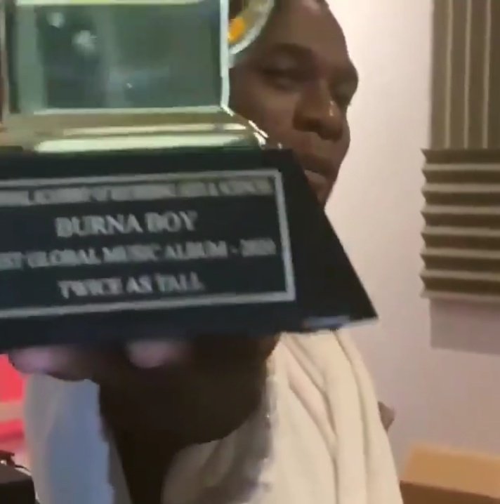mataaino's tweet photo. @Johnnyescoba anytime BURNA BOY Grammy award came across the minds of Davido folks especially belle na water wey swallow pig. https://t.co/JbTt7ll64w