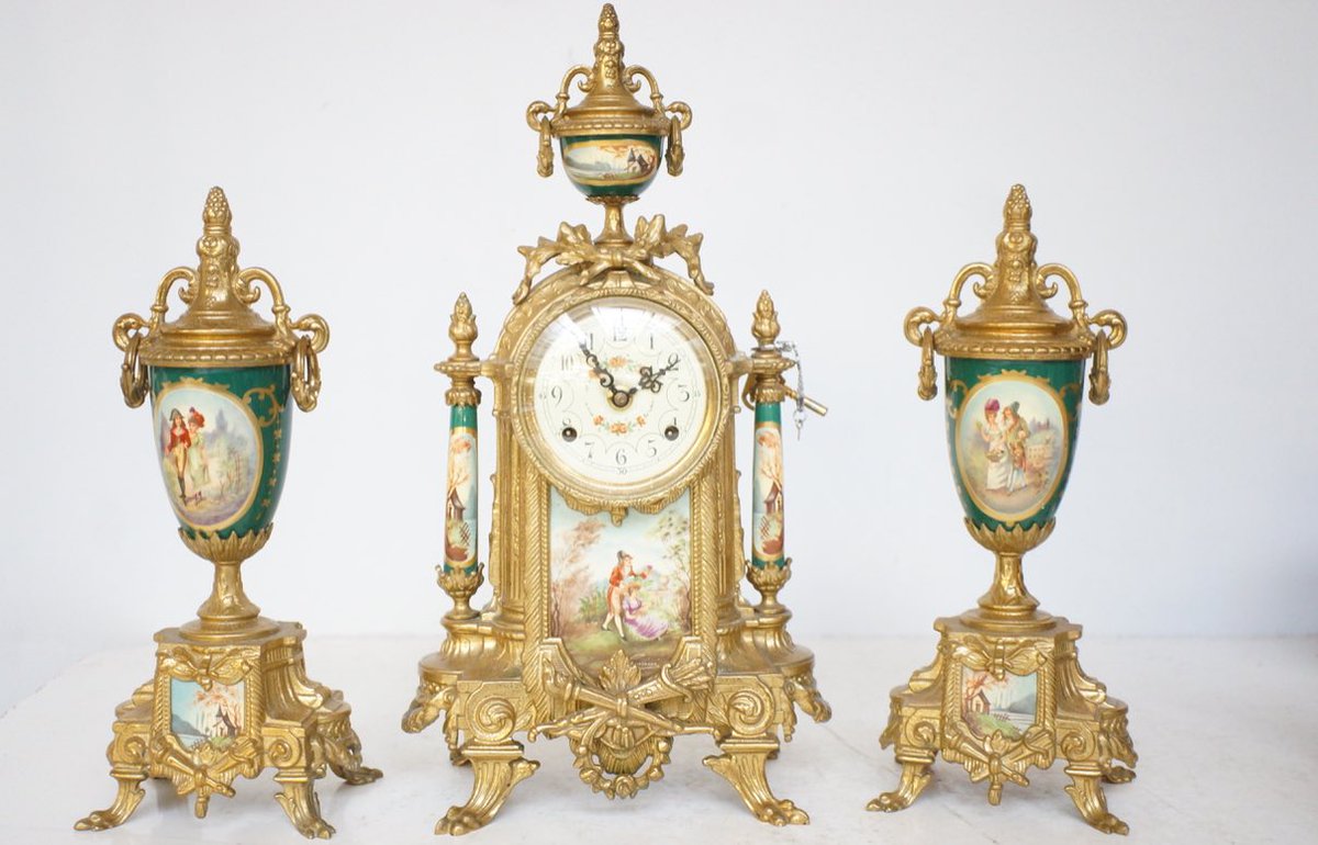 A small auction to get us started for the first auction of the year, only 215 lots. Viewing 10-2pm today 

Monday Auction day

Doors open 9am
Cafe opens 9.15am
Auction starts 10am

Everyone’s welcome 

the-saleroom.com/en-gb/auction-…