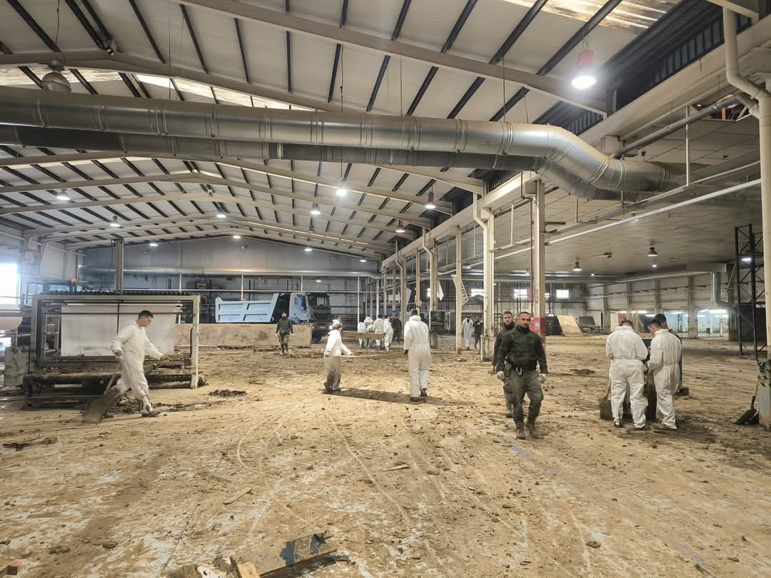 FUTER_ET's tweet image. Personal del #MATRANS y del #MING colaboran en tareas de limpieza y desescombro en las localidades de #Beniparrell y #Albal (#Valencia).
@EjercitoTierra
#SomostuEjército