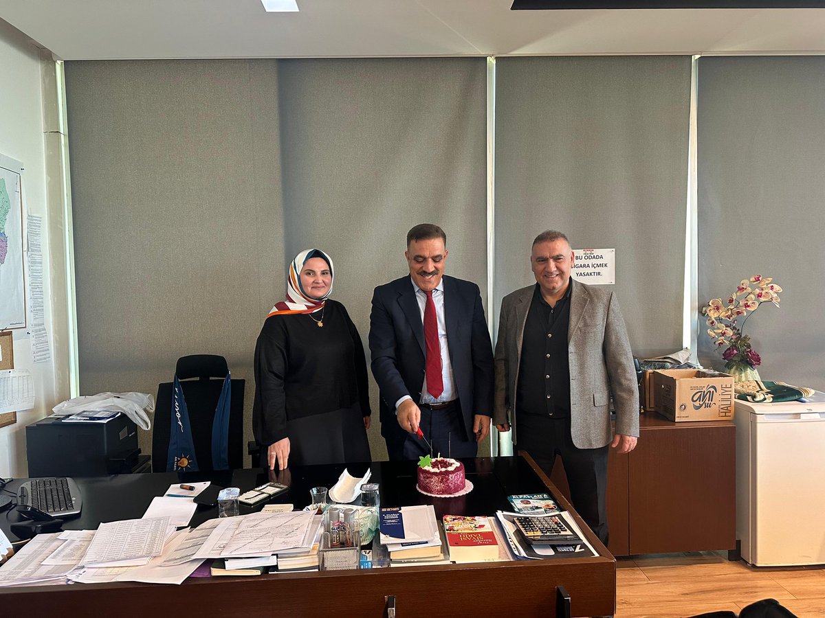 Değerli dava ve yol arkadaşlarımın doğum günümü unutmayarak kutlayan ve bu güzel süprizlerinden dolayı teşekkür ederim.