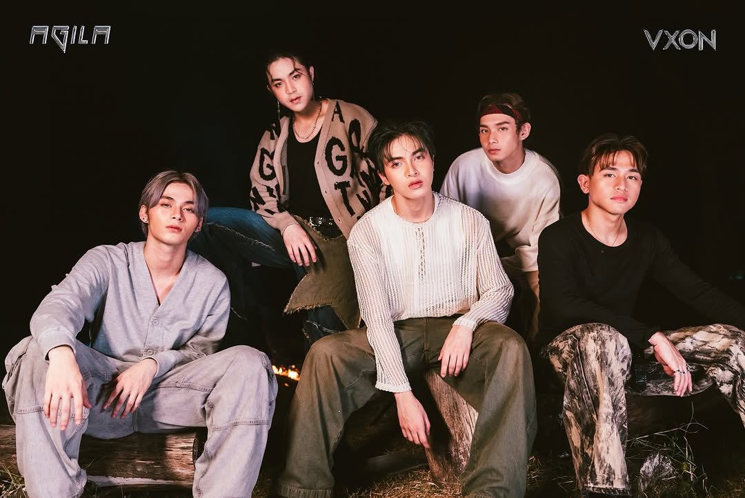 csmusicph's tweet photo. 'AGILA' 🪽

"Ako ang Agila, tanaw mo sa mata"

VXON SINGLE RELEASE | 01.10.25

#VXON #VXON_AGILA  #VXON_COMEBACK #PPOP https://t.co/PhYkx1FHGX