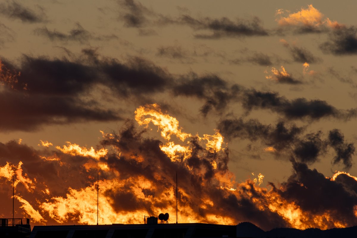 いつかみた雲。写真整理中に発見。このときはCANONでした。
#雲　#CanonR7