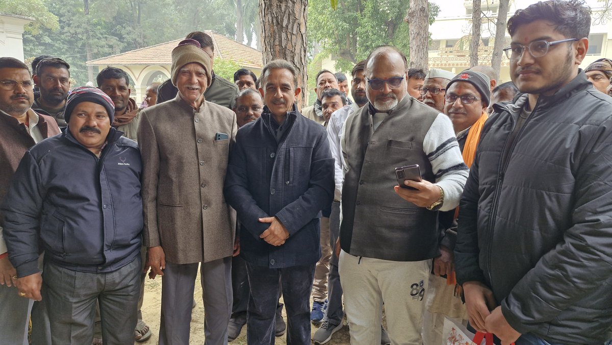 KVSinghMPGonda's tweet photo. "जन-जन की सेवा ही मेरा लक्ष्य"
मनकापुर कोट में लोकसभा क्षेत्र गोण्डा से आये हुए सम्मानित नागरिको का कुशल-क्षेम जानकर सबकी समस्याओ को सुना एवं उनके त्वरित समाधान हेतु सम्बंधित अधिकारियों को निर्देशित किया। https://t.co/5RTTwv7o5x