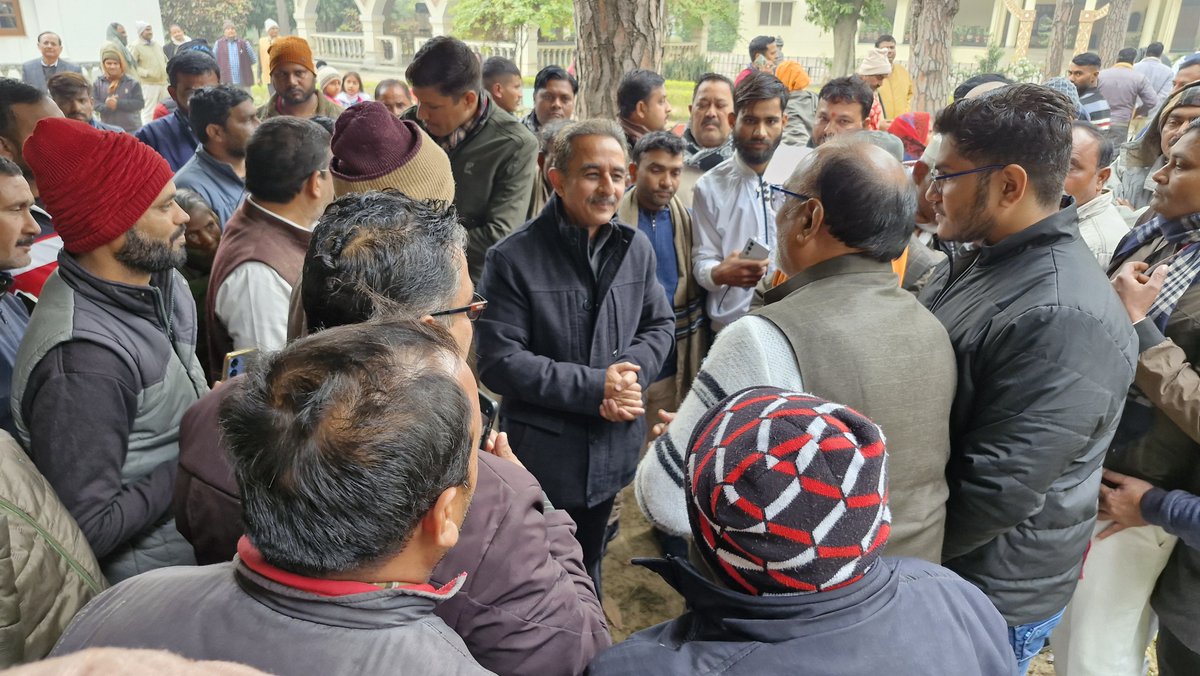 KVSinghMPGonda's tweet photo. "जन-जन की सेवा ही मेरा लक्ष्य"
मनकापुर कोट में लोकसभा क्षेत्र गोण्डा से आये हुए सम्मानित नागरिको का कुशल-क्षेम जानकर सबकी समस्याओ को सुना एवं उनके त्वरित समाधान हेतु सम्बंधित अधिकारियों को निर्देशित किया। https://t.co/5RTTwv7o5x