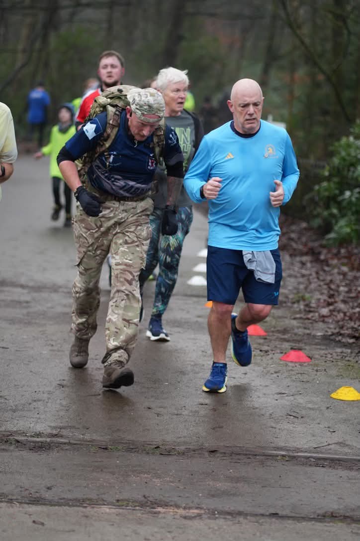 RunEveryDamnDay's tweet photo. Last corner. @heatonparkrun carrying 100lbs on my back. (45kg, 7.1 stone). Why? Cos it was my 100th parkrun.
32:31 PB for this weight on this course.
@TeachersRunClub @UKRunChat @parkrunUK @parkrun #tabbing #tabing #tab #yomping #yomp #rucking https://t.co/j5t3Kng4K6