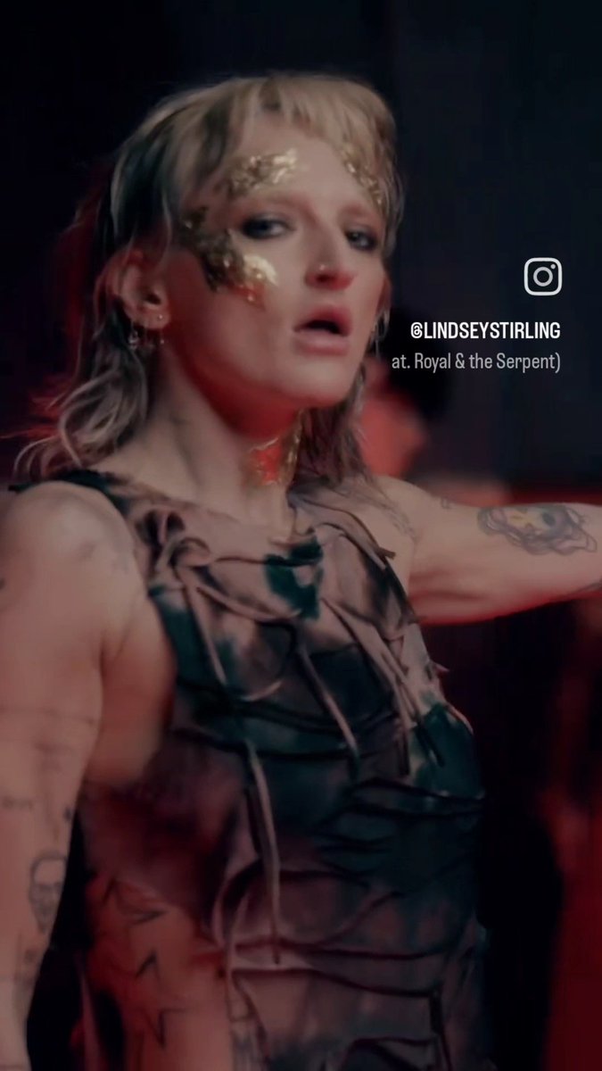 kissemfirst's tweet photo. @royalandtheserp I hope you like this #drawing of you from your #Inner #Gold #video with @LindseyStirling?

#lindseystirling #RoyalandtheSerpent #InnerGold #singer #dancer #ksll #art https://t.co/d3UdW5F43P