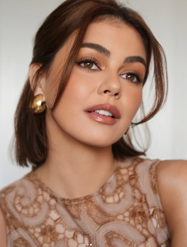 JANINE SERVING THE LOOKS 😍

New Year, new style! Actress Janine Gutierrez kicked the year off with a bold new look, flaunting a trendy, shorter hairstyle.

On Instagram, she shared a video of her transformation, where celebrity hairstylist Jay Aquino showcased his craft.