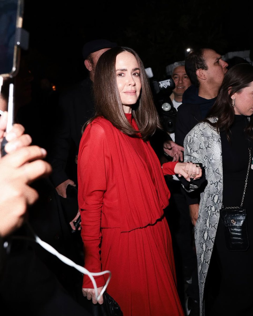 sarahpaulsbean's tweet photo. Sarah Paulson, you stunner! https://t.co/VgN7vKONOM