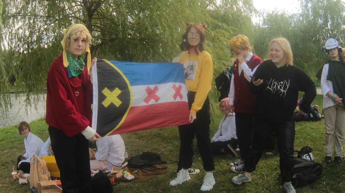 CreationMsgo's tweet image. We haven&apos;t shared this with our foreign fans, but a year ago we already showed the first three chapters of «Passerine» at the cinema! 
This year we decided to repeat that event and hold the premiere of the fourth chapter of «Passerine» in the same cinema