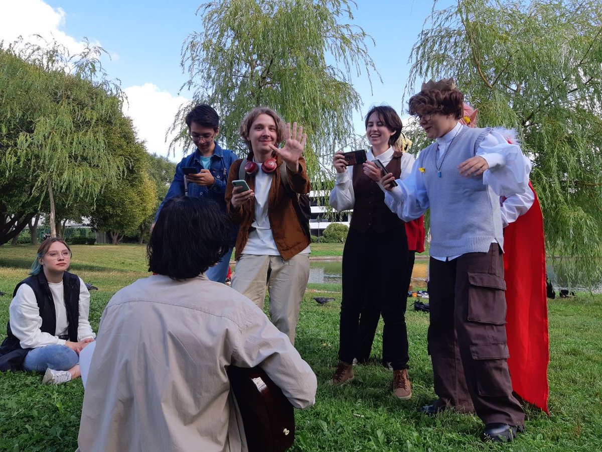 CreationMsgo's tweet image. We haven&apos;t shared this with our foreign fans, but a year ago we already showed the first three chapters of «Passerine» at the cinema! 
This year we decided to repeat that event and hold the premiere of the fourth chapter of «Passerine» in the same cinema