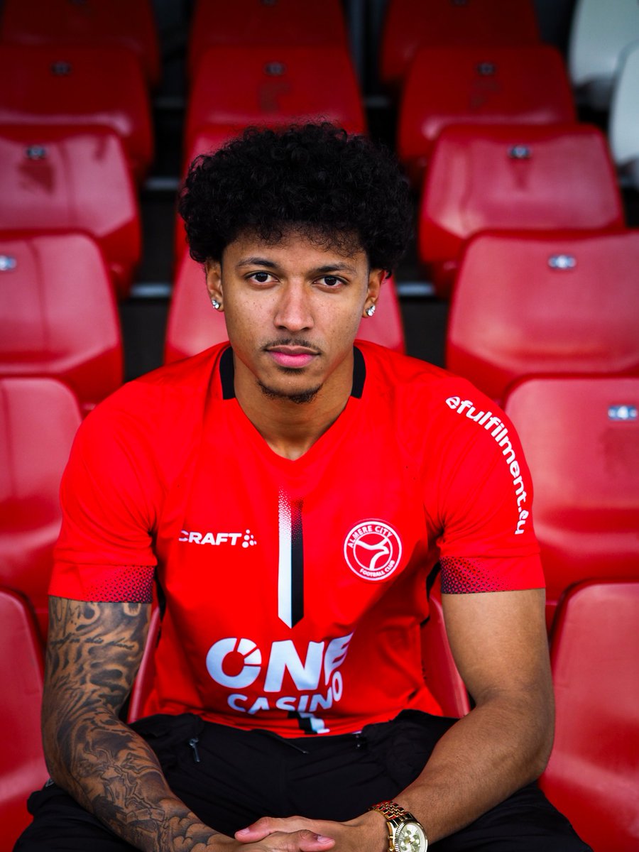 oranjefussball's tweet photo. #AlmereCity verstรคrkt sich im Abstiegskampf: Charles-Andreas #Brym ๐จ๐ฆ (Sparta Rotterdam) und Marvin #Martins ๐ฑ๐บ (Austria Wien) wurden verpflichtet. Der 26-jรคhrige Stรผrmer unterschrieb bis 2027 und der 29-jรคhrige Innenverteidiger bis Saisonende. https://t.co/QPIr4SxpBt