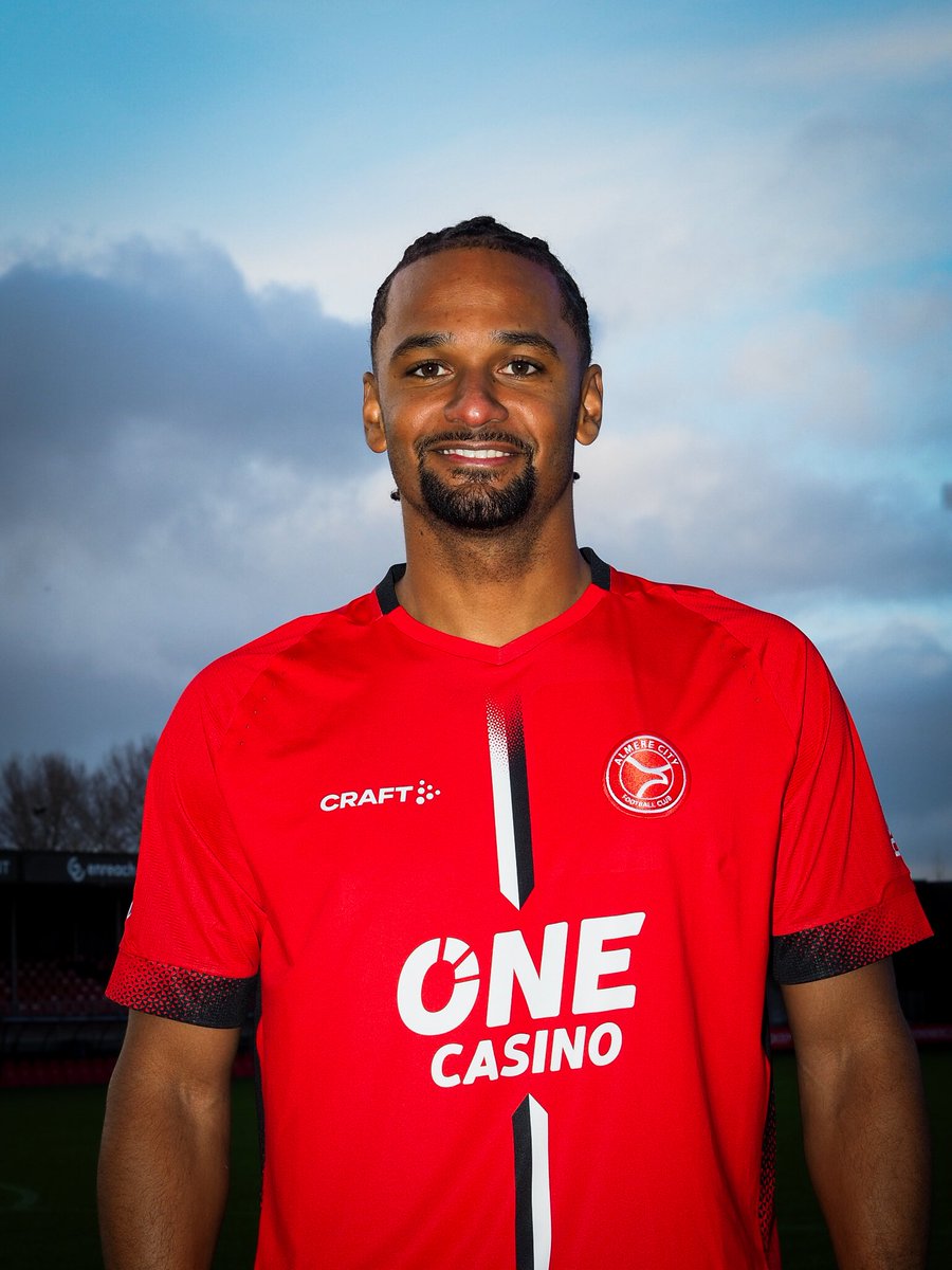 oranjefussball's tweet photo. #AlmereCity verstรคrkt sich im Abstiegskampf: Charles-Andreas #Brym ๐จ๐ฆ (Sparta Rotterdam) und Marvin #Martins ๐ฑ๐บ (Austria Wien) wurden verpflichtet. Der 26-jรคhrige Stรผrmer unterschrieb bis 2027 und der 29-jรคhrige Innenverteidiger bis Saisonende. https://t.co/QPIr4SxpBt
