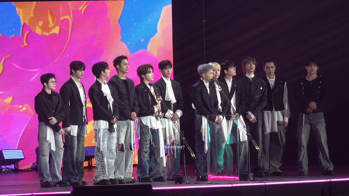 wonubliss's tweet image. SEVENTEEN 🖤🏆