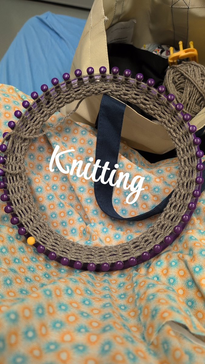 problygayns8nic's tweet photo. Not how I wanted to spend the night but at least I'm not dying of boredom. #knitting #loomknitting #anarchy https://t.co/HfeLbFtYfA
