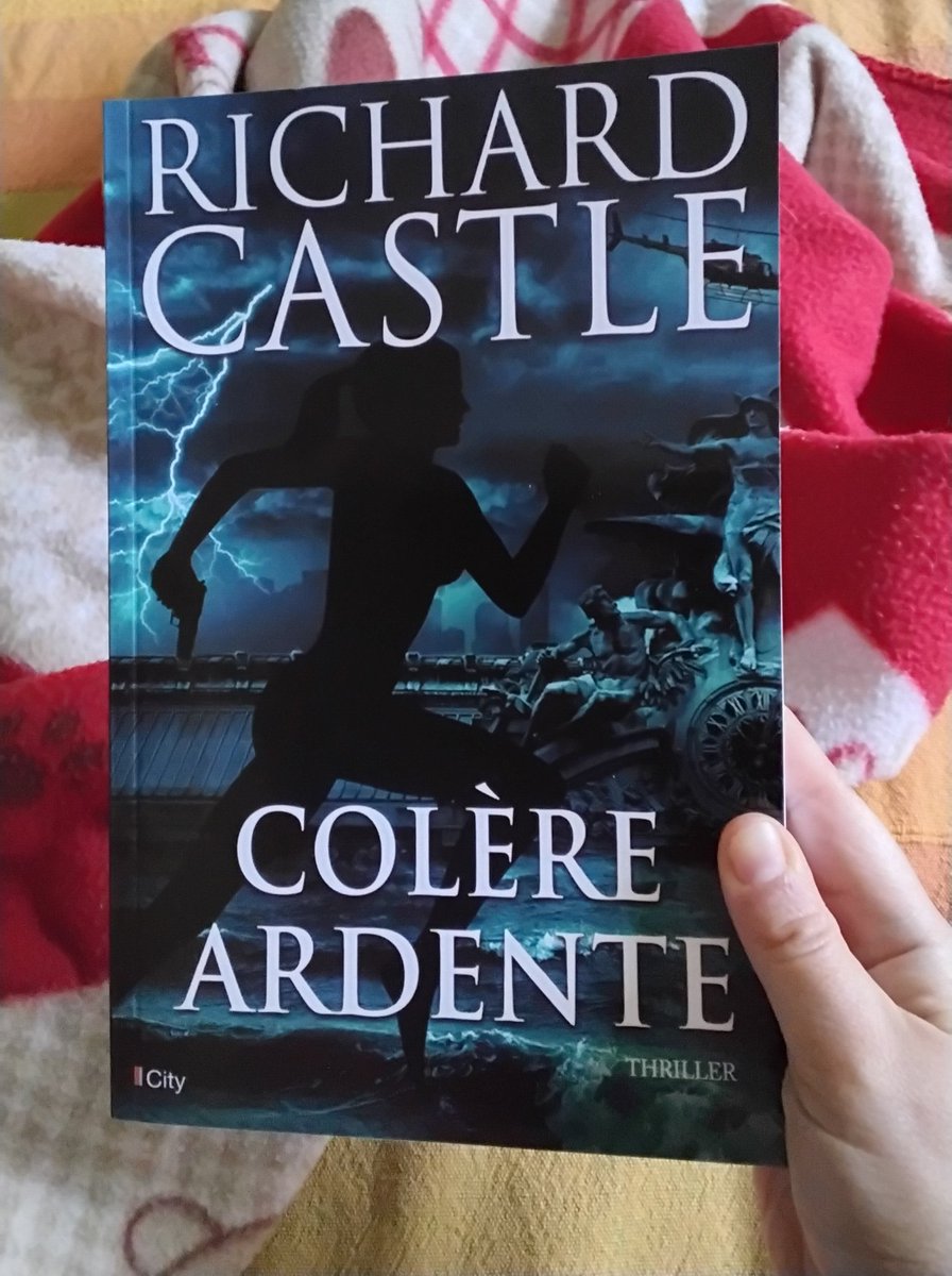 CelPsych's tweet photo. 📚 Just finish volume 5 (Mort Brûlante "Deadly Heat"), wow lots of action and many more, I love it. 😏 Now it's time to start the 6th volume Colère Ardente "Raging Heat". ❤️ #ragingheat #colereardente #castle #nikkiheat #richardcastle #rickcastle #nathanfillion #books #book #livre #thriller #roman #lecture #booklover #french 🇫🇷