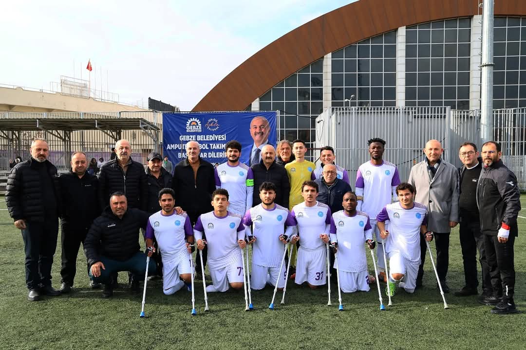 zinnurbuyukgoz's tweet photo. Dört gol, muhteşem oyun!
Bravo çocuklar.
Bu galibiyetle liderle de puanımızı eşitlemiş olduk.
İnandık ve başaracağız;
Biz, şampiyon olacağız! 

#Sporİyileştirir https://t.co/nzdpenlCR7