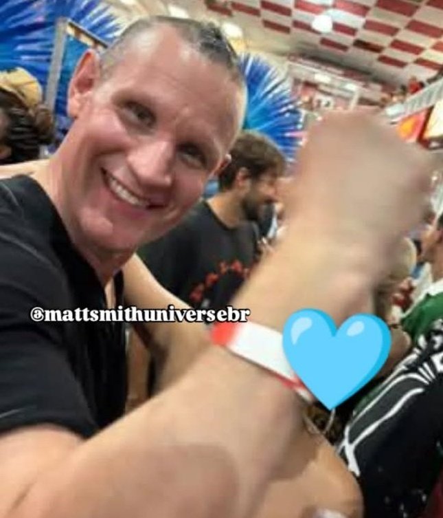 centrlmattsmith's tweet photo. BOY FROM RIO 🇧🇷 

Matt Smith esteve presente ONTEM (04/01) em uma festa que aconteceu em uma escola de samba (aparentemente, foi no Salgueiro). https://t.co/lpuDCysja8